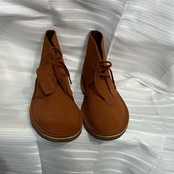Clark’s Tan Leather Desert Boots - Picture 2 of 7